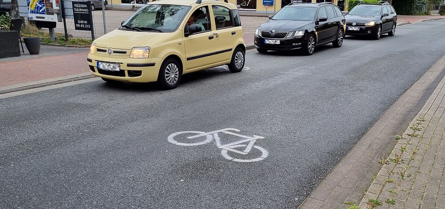 Fahrradpiktogramm im Hoheberger Weg Fahrradpiktogramm im Hoheberger Weg