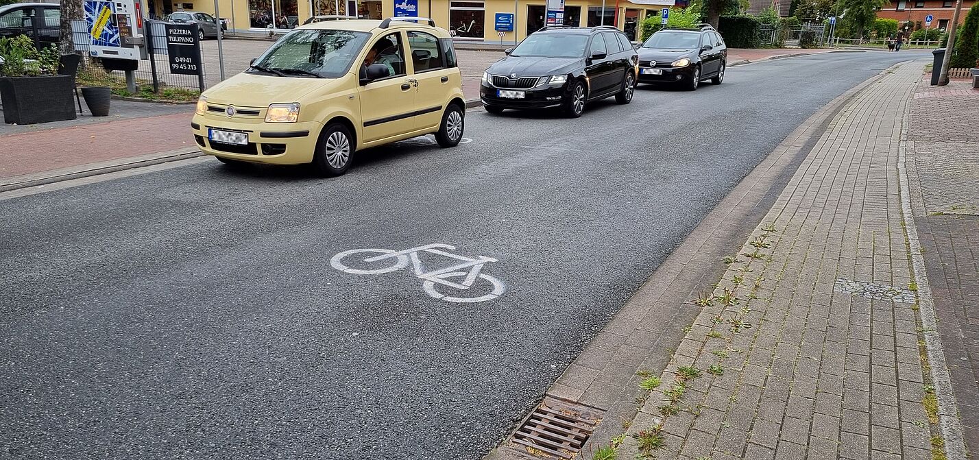 Fahrradpiktogramm im Hoheberger Weg Fahrradpiktogramm im Hoheberger Weg