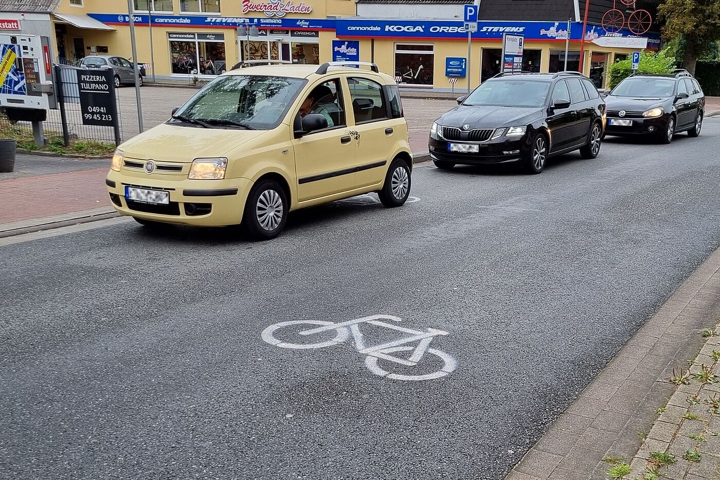 Fahrradpiktogramm im Hoheberger Weg Fahrradpiktogramm im Hoheberger Weg