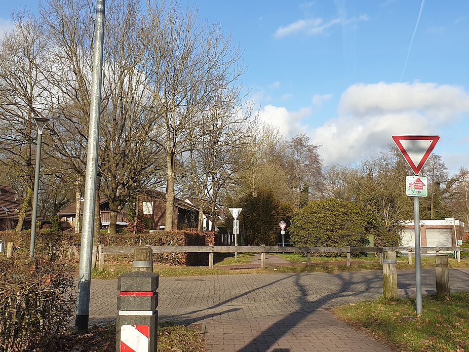 Foto des Monats März '23 Zaun im Weg