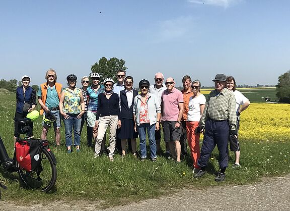 Gruppenfoto am Deich zwischen Rysum und Knock