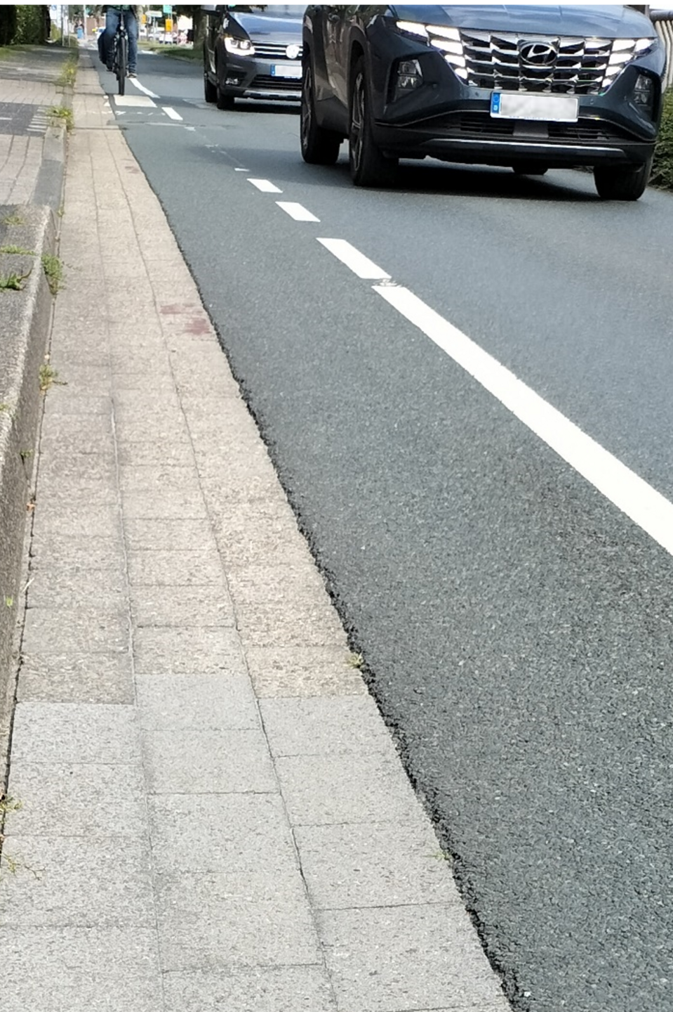 "Radfahrstreifen" im Fischteichweg "Radfahrstreifen" im Fischteichweg