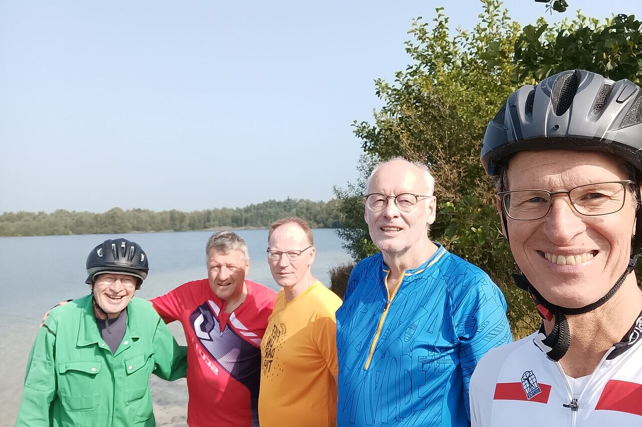 Gruppenfoto am See