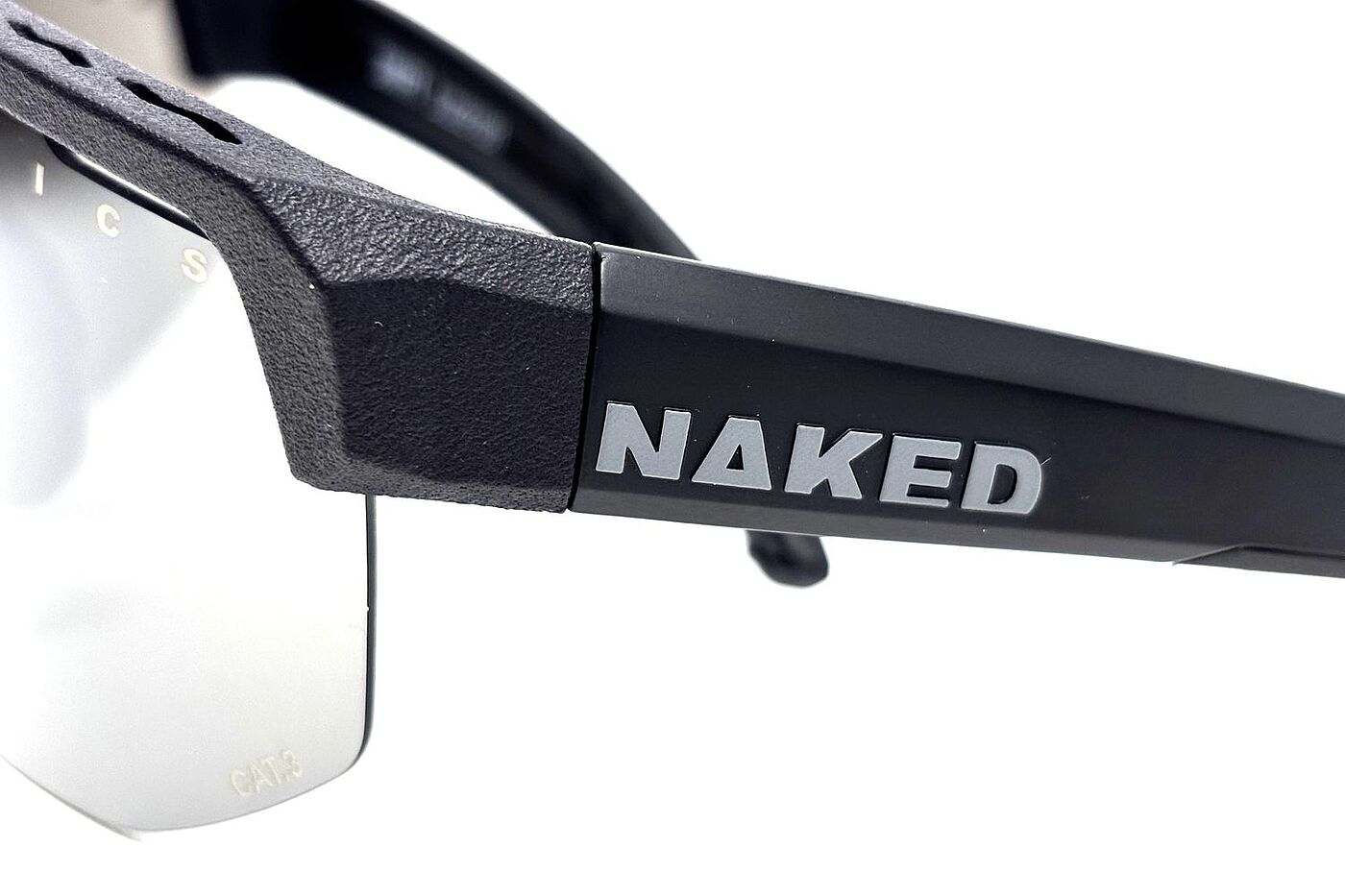 Nahaufnahme einer Radbrille von der Seite. 